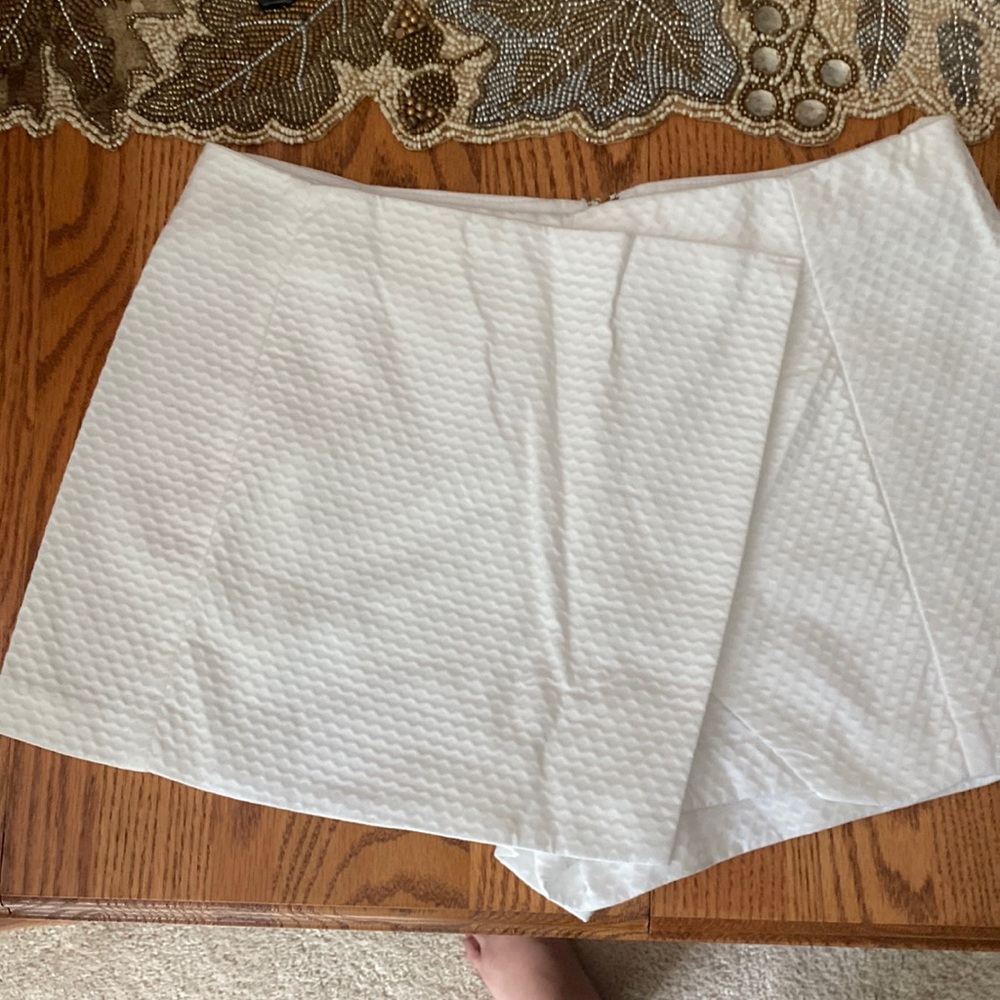 Lilly Pulitzer White Textured Women Shorts